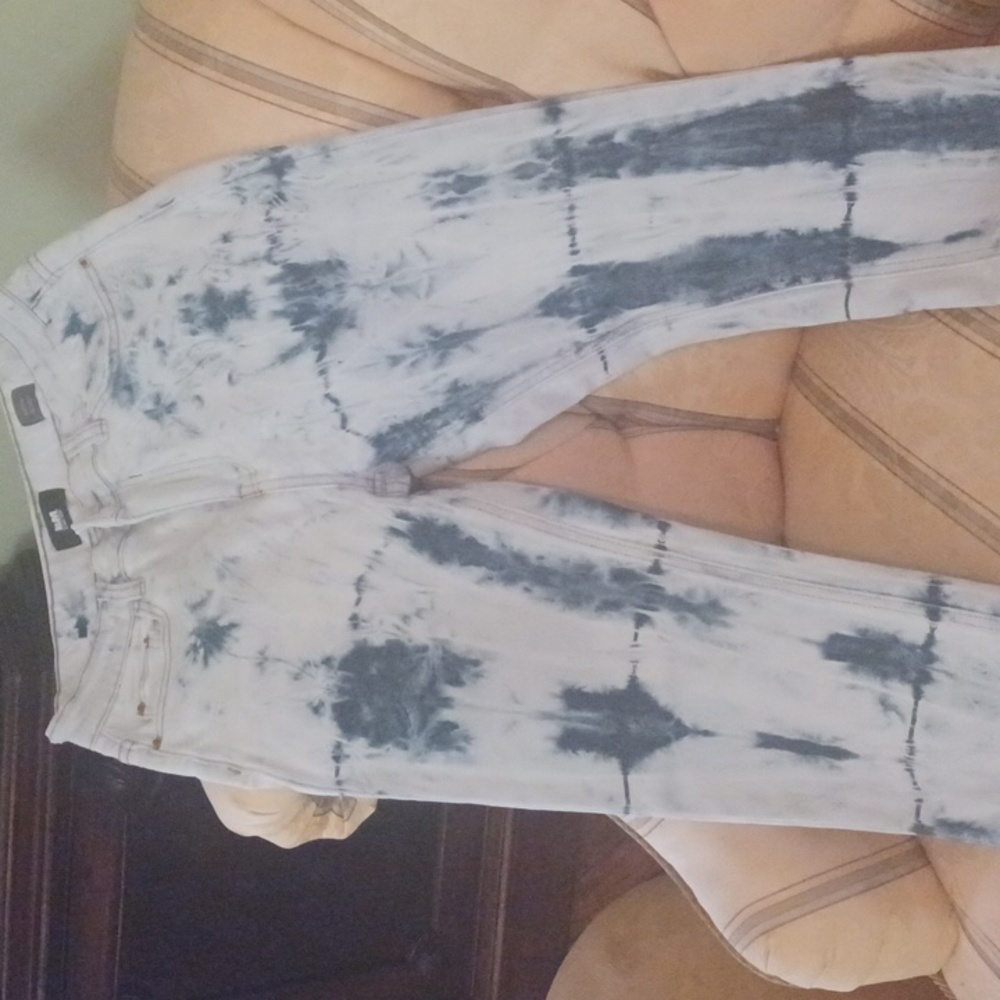 Womens tye dyed jeans.